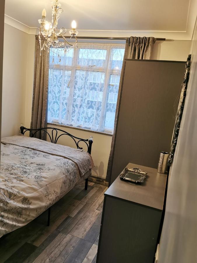 Palaz 2 - 2 Bedroom Flat Edmonton Bagian luar foto