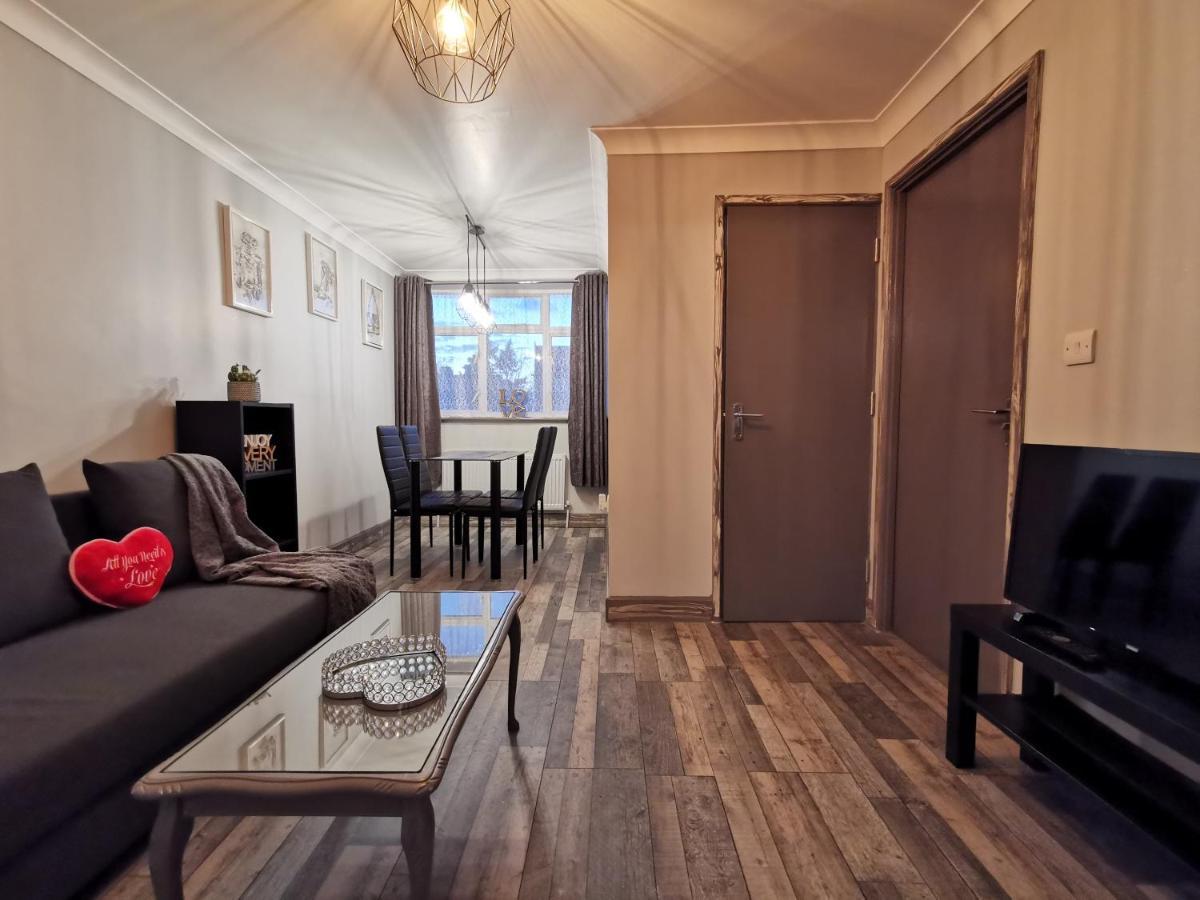 Palaz 2 - 2 Bedroom Flat Edmonton Bagian luar foto